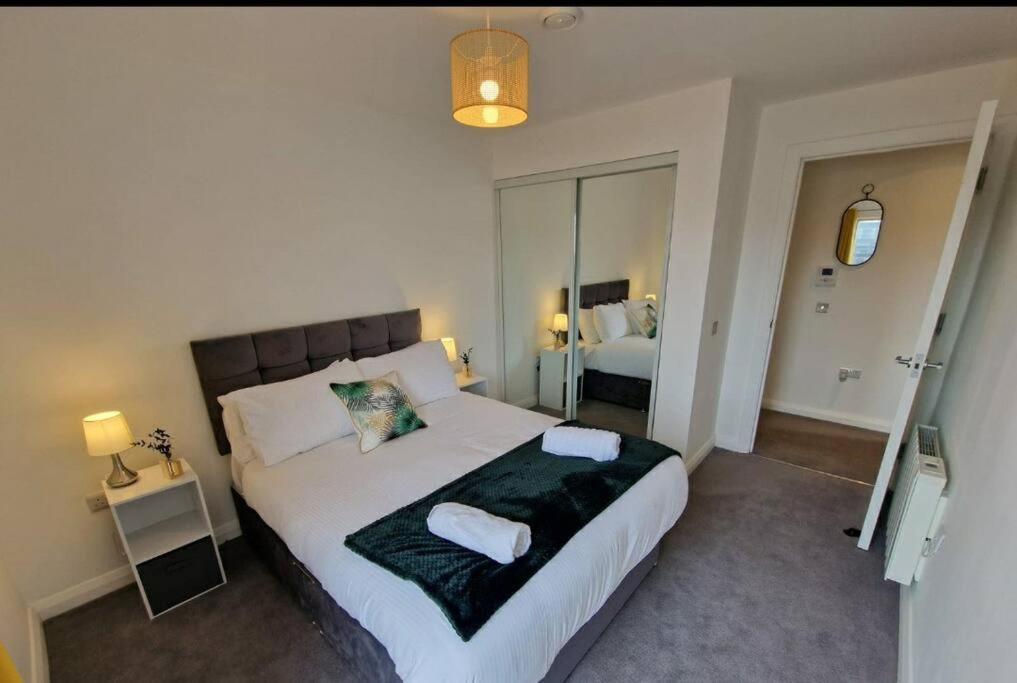 Modern Apartment, Sleeps 6, Belfast City Centre Bagian luar foto