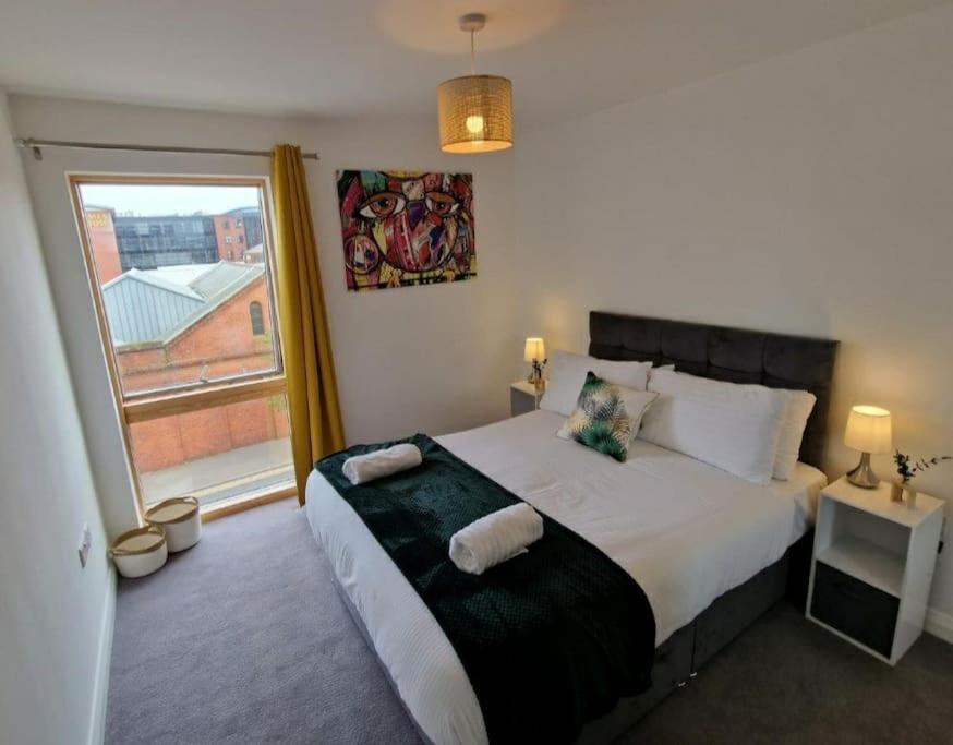 Modern Apartment, Sleeps 6, Belfast City Centre Bagian luar foto