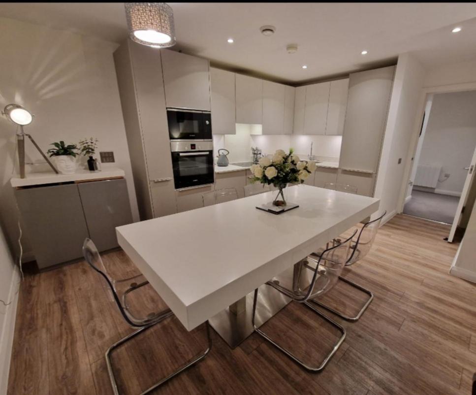 Modern Apartment, Sleeps 6, Belfast City Centre Bagian luar foto
